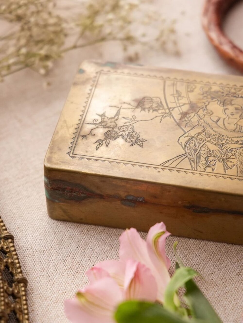 Antique Brass Rectangular Apollo Chocolate Candy Box - Picture 6 of 16